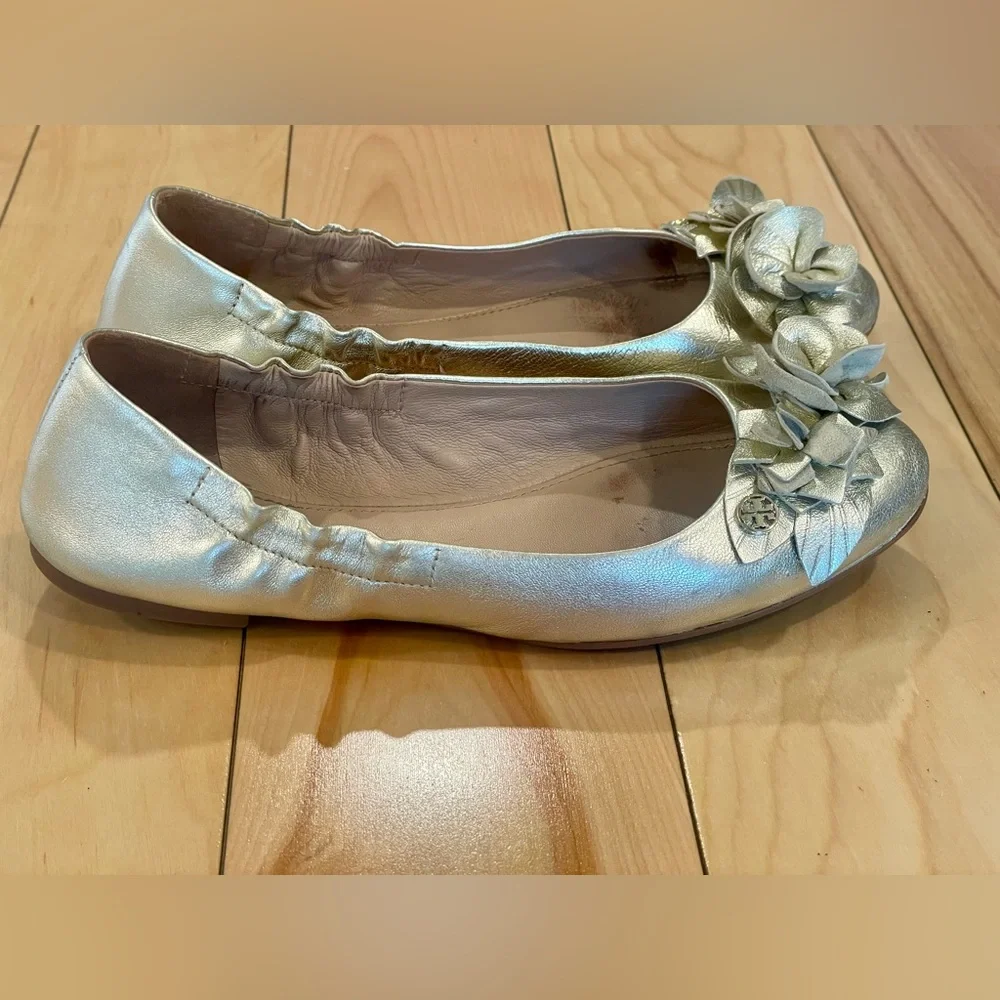 Tory Burch Blossom Ballet Flat‎ Grained Metallic in Spark Gold Size 6.5